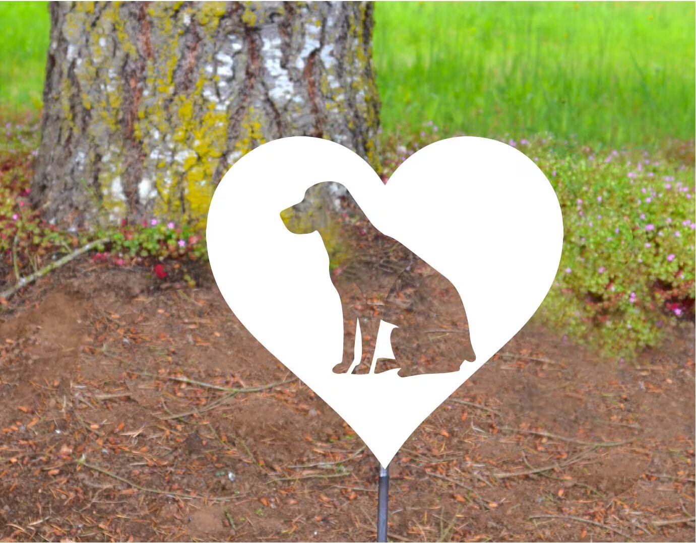 Metal Art Labrador Retriever Love in Heart Stake Decoration, Lover Garden Yard Art Gift Mom Dad Garden Decoration Outdoor Decor, Lab Mom Dad Stake Attached(12" Stake Detachable)