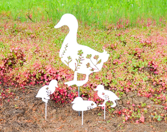 Mother Duck and Ducklings Metal Art Floral Garden Stake Decoration , Spring Easter Gift Yard Art, Spring Garden Decoration, Outdoor Decor, Post Mount Bracket, Wall Mount w/(Holes)